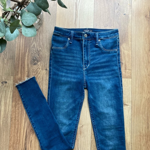 NWOT- A&F high rise skinny jeans - Picture 10 of 13